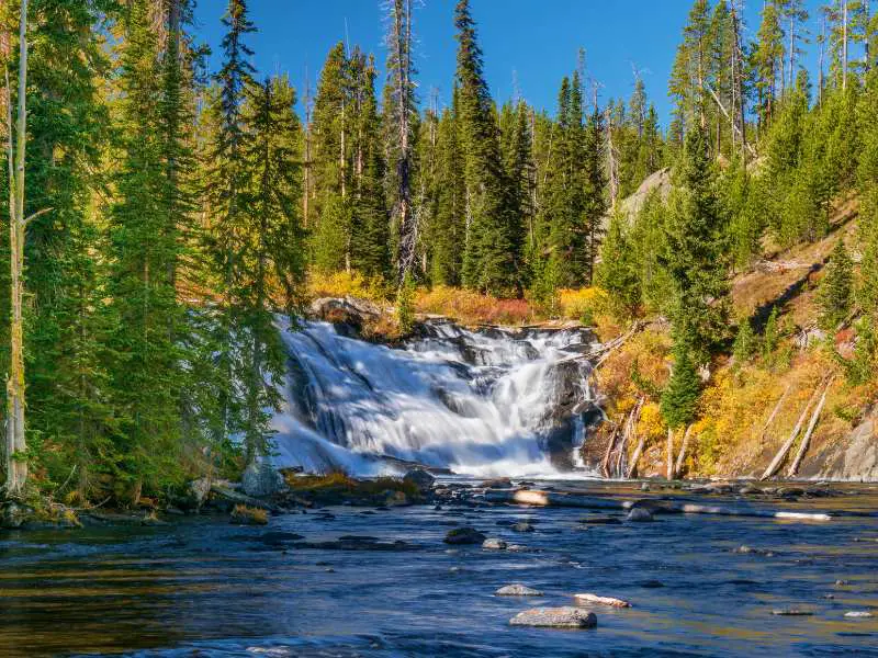 cheapest time to travel to yellowstone