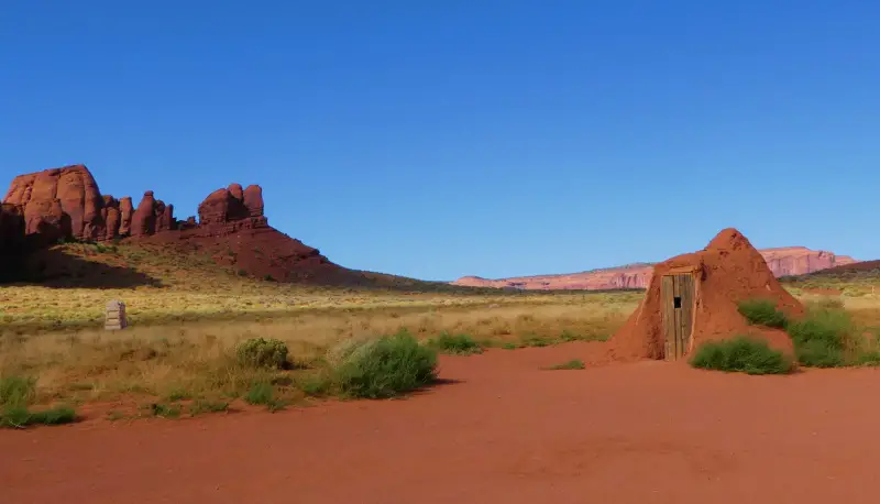 scenery and Navajo sweat house seen on Monument Valley back country tour