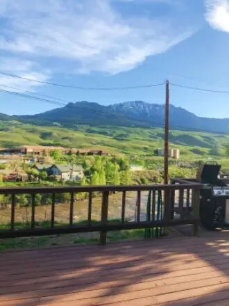 Riverside Suite airbnb near yellowstone national park
