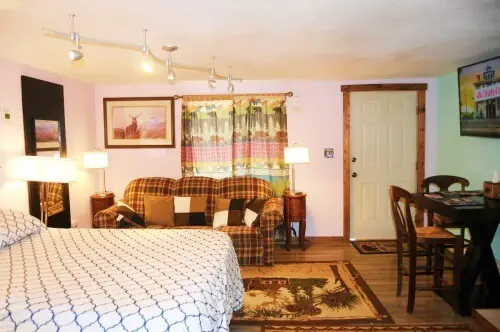 Snug Studio airbnb near yellowstone national park