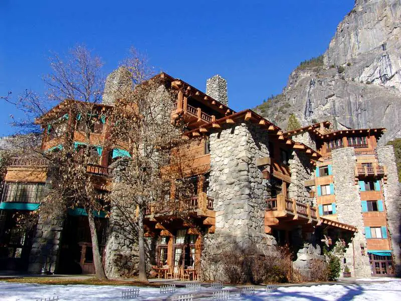 View of a hotel building beside the mountain in Yosemite National Park.