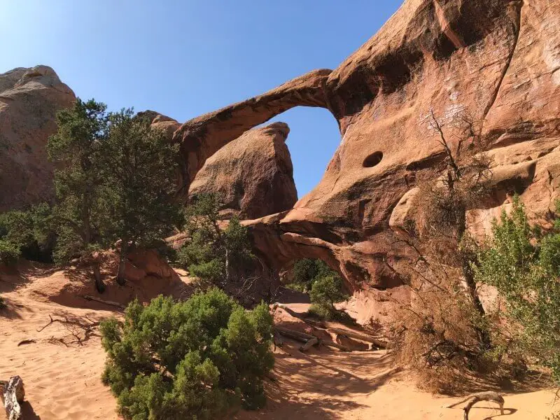 arriving-at-double-o-arch-Devils-Garden-TRail-Arches-National-Park